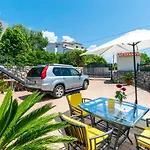 House Natasa Barbat na Rabu